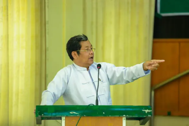 အငြိမ်းစားဒုတိယဗိုလ်ချုပ်ကြီး ဦးမြင့်လှိုင်ဟာ စစ်တက္ကသိုလ်အပတ်စဥ်(၁၇)ဆင်းဖြစ်