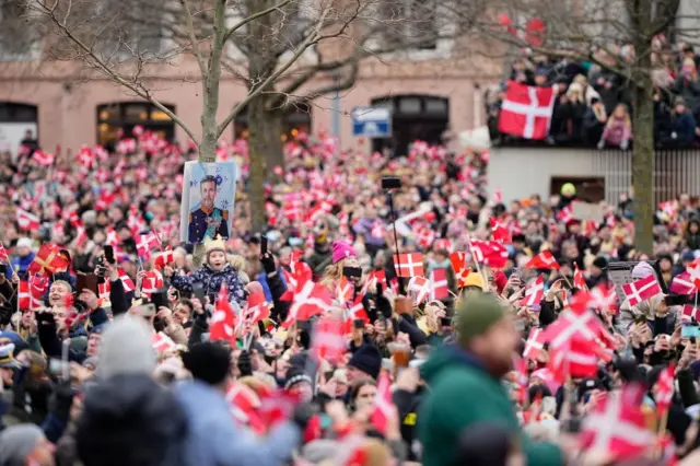 ဒိန်းမတ်၊ ဘုရင်မကြီး၊ မာဂရေးသာ၊ ထီးနန်းစွန့်