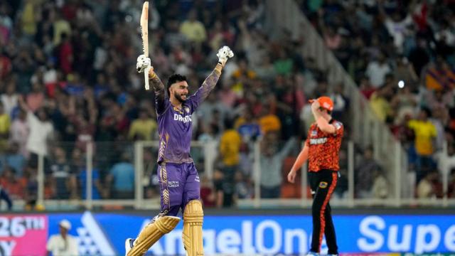 வெங்கடேஷ், ஸ்ரேயாஸ் அரைசதம்