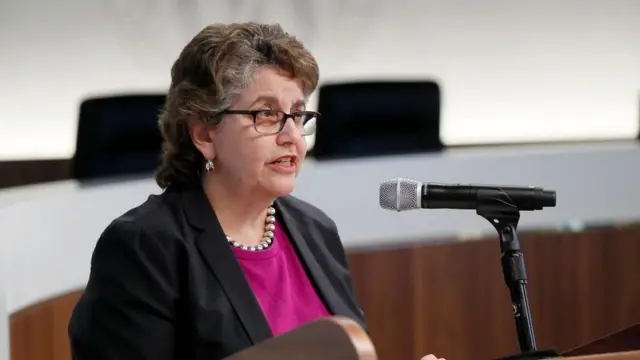 ኣደ መንበር ኮሚቴ ዲሞክራስያዊ መረፃ ፌደራል [FEC] ኤለን ዋይንትራውብ