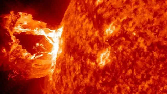 शास्त्रज्ञांना आशा आहे की पार्कर सोलर प्रोब सूर्याभोवती असलेल्या रहस्यांचा शोध घेण्यास उपयुक्त ठरेल.