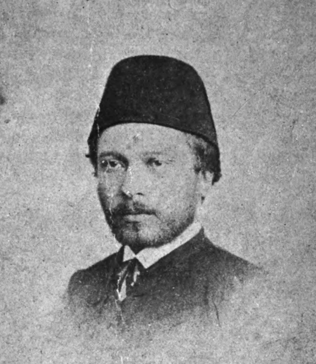 Namık Kemal fesli ve siyah beyaz bir fotoğrafla