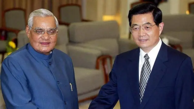 వాజ్‌పేయి, ఇరాక్, అమెరికా, పాకిస్తాన్, చైనా