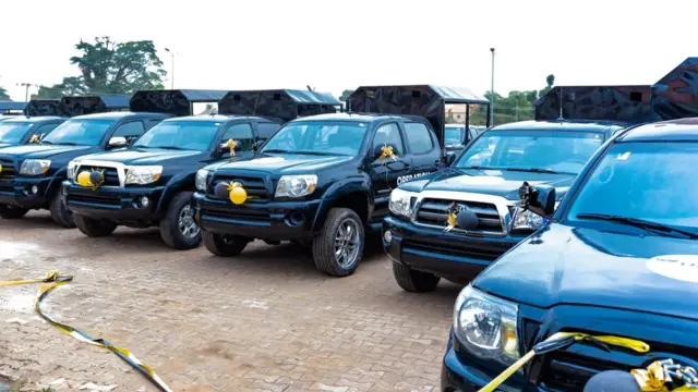 E bunyere ndị ọrụ nchekwa a ụgbọala ruru narị abụọ