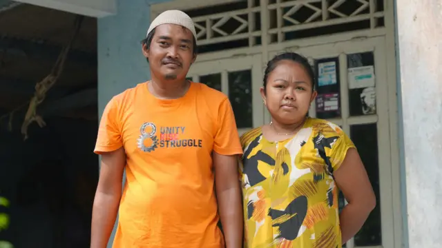 Lestareno bersama istrinya, Neng Solihah.