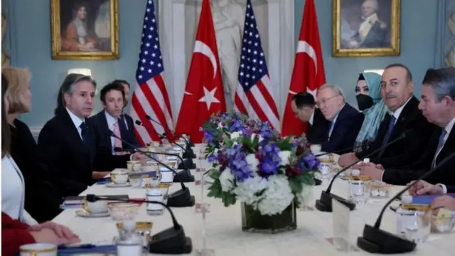 Anthony Blinken rencontre son homologue, le ministre turc des Affaires étrangères Mevlut Cavusogl