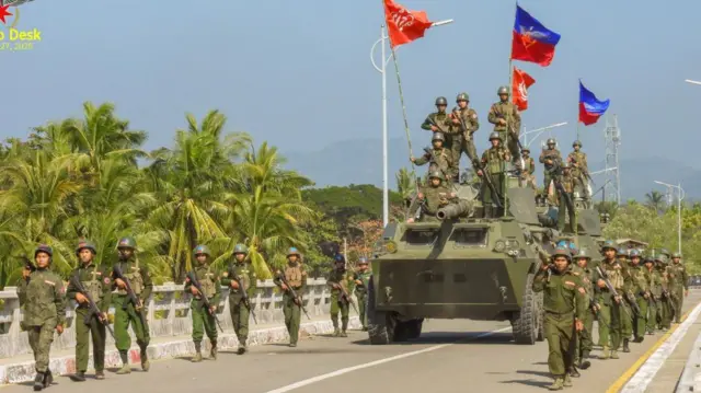 ရခိုင်-ဧရာဝတီအစပ်ကို ထိုးစစ်ဆင်လာတဲ့ အာရက္ခတပ်တော် တပ်ဖွဲ့ဝင်တွေ