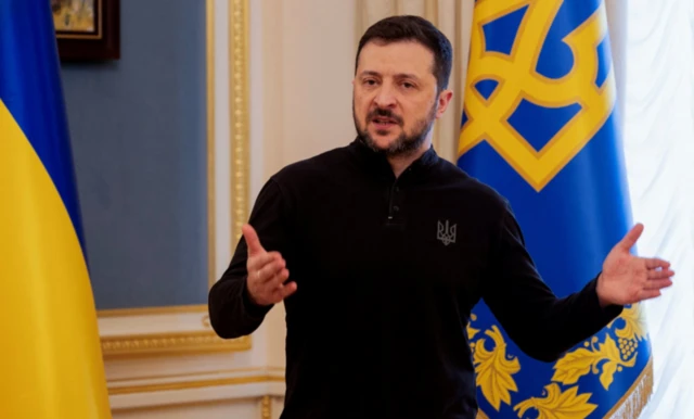 ښاغلي زېلېنسکي د امریکا د ولسمشر ډونلډ ټرمپ تر وروستیو څرګندونو وروسته ویلي، هغه نه شي کولی د ده "هېواد خرڅ" کړي.