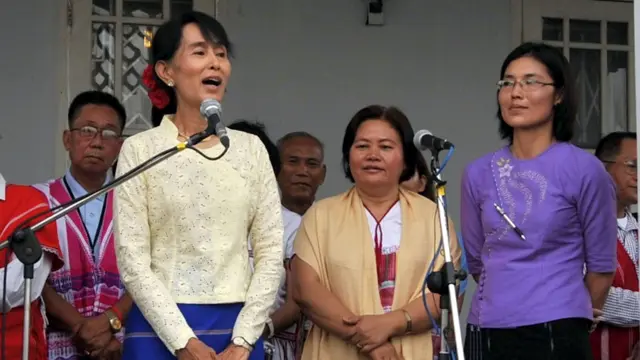 ၂၀၁၂ ကာလ ဒေါ်အောင်ဆန်းစုကြည်နဲ့ ရန်ကုန်ခြံနံပါတ် ၅၄ မှာတွေ့ဆုံချိန်