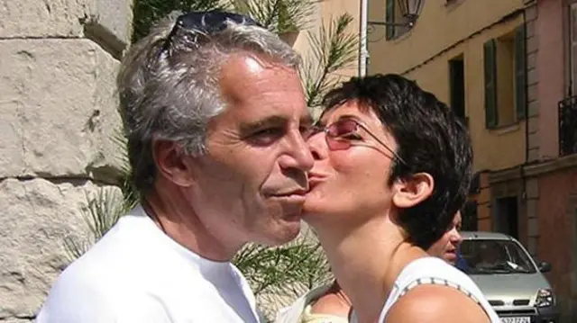 जेफ़री एपस्टीन के साथ गिलेन मैक्सवेल (फ़ाइल फ़ोटो)