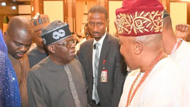 Aworan Oluwo Oba Adewale Abdulrasheed Akanbi ati Aarẹ Bola Tinubu