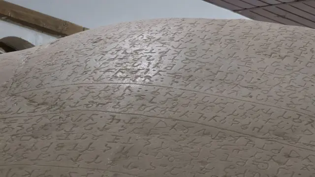 અશોકનો શિલાલેખ, જૂનાગઢ, ગિરનાર, ગુજરાત, બૌદ્ધ ધર્મ, બીબીસી ગુજરાતી