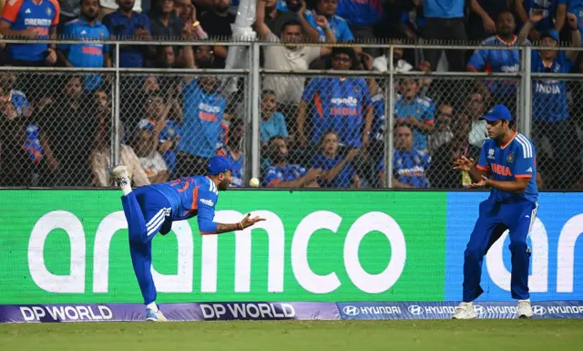 ஒரே போட்டியில் கபில் தேவ், சூர்யகுமார் யாதவ் ஆகியோரின் கேட்ச்களை நினைவூட்டிய அக்‌ஷர் பட்டேல்