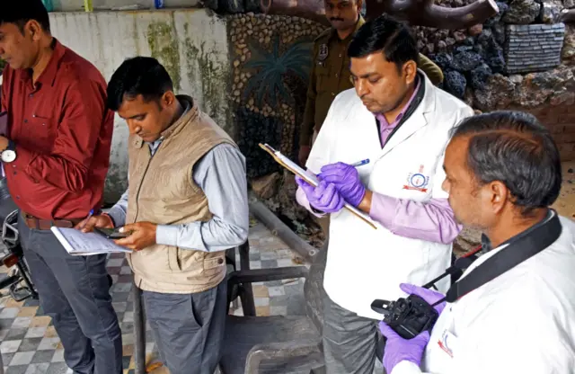 पुलिस की टीम