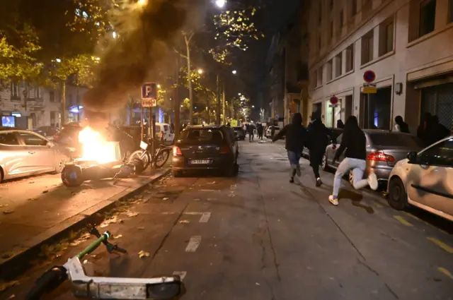 Оюндан кийин Парижде франциялык жана марокколук күйөрмандардын ортосунда чыр чыкты