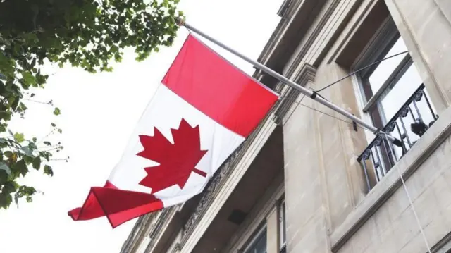 ਇਮਾਰਤ ਉੱਤੇ ਲੱਗਿਆ ਕੈਨੇਡਾ ਦਾ ਝੰਡਾ