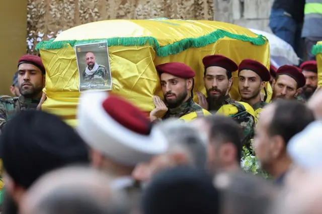 पेजर धमाकों में मारे गए लोगों की अंतिम यात्रा निकाली जा रही है
