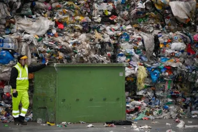 daryeelka deegaanka iyo waxyeelada bacadaha 