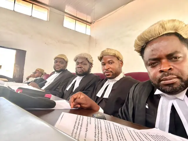 Awọn agbẹjọro ni ileẹjọ