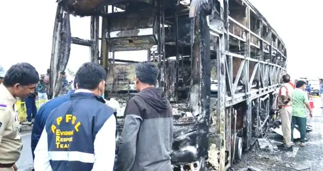 ఆంధ్రప్రదేశ్, కర్నూలు బస్సు ప్రమాదం, ట్రావెల్స్ బస్సు దగ్ధం