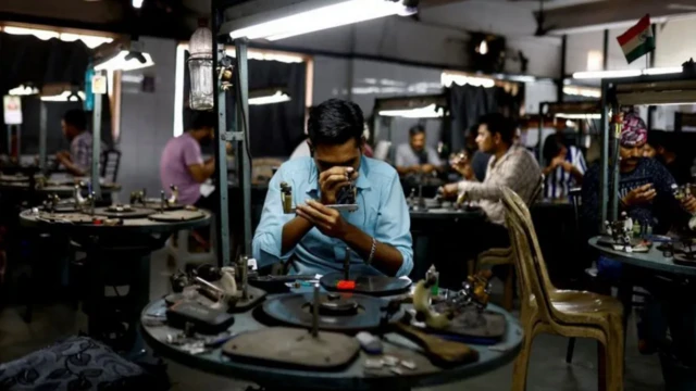 ਸੂਰਤ ਵਿੱਚ ਇੱਕ ਹੀਰਾ ਫੈਕਟਰੀ