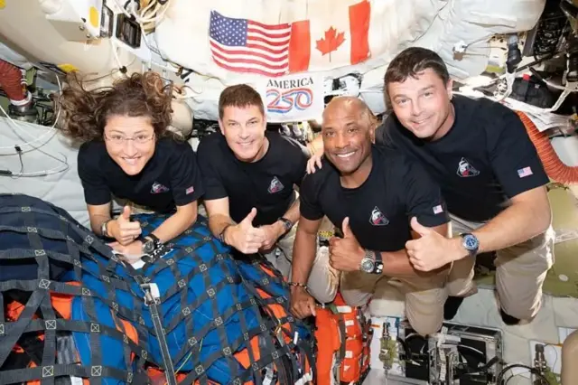Christina Koch, Jeremy Hansen, Victor Glover and Reid Wiseman all appear healthy afta early medical checks, Nasa tok