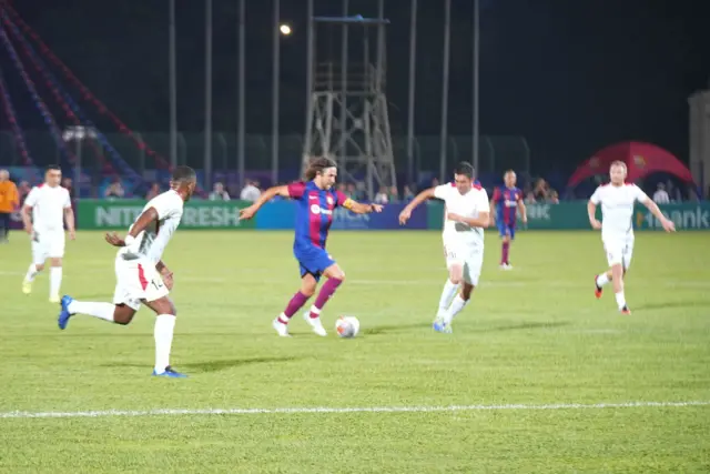 Оюн кызуу жүрүүдө.