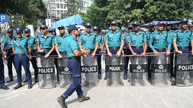 পুলিশ বাহিনীর ছবি