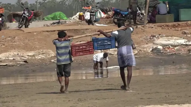 చేపల వేటకు వెళ్లేవారు