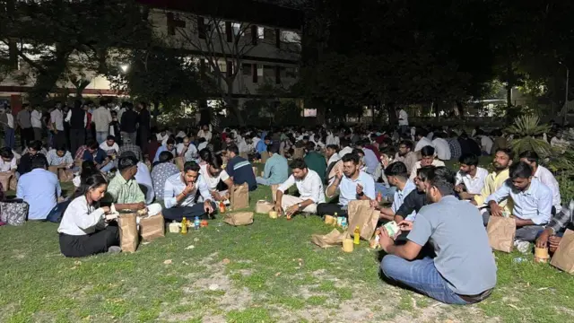 নিষেধাজ্ঞা সত্ত্বেও ইফতারে যোগ ছাত্রছাত্রীদের