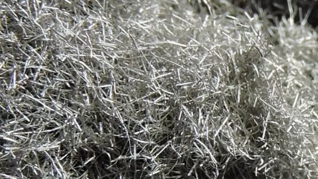 फ्रान्सच्या रोसी प्लांटमध्ये सोलर पॅनलमधून वेगळी केलेली चांदी