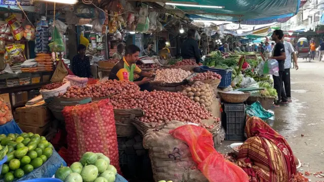 মোহাম্মদপুর টাউনহল বাজার 