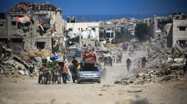 စစ်ဘေးဒုက္ခသည်တွေ ဖြစ်နှင့်ပြီးသူတွေ ခန်းယူနစ်ကနေ ထပ်ဆင့် ရွှေ့ပြောင်း ထွက်ပြေးနေရ