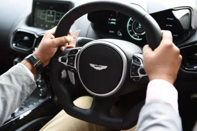 કાર ચલાવતી વખતે શું ધ્યાન રાખવું?