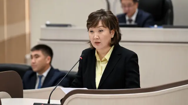 "Жаңы мыйзамдын кабыл алынышы менен институттун ыйгарым укуктары кеңейип, укуктук макамы бекемделди. Бул адамгерчиликсиз мамиленин алдын алууну күчөтүүгө жол ачат", - деди Акыйкатчы Жамиля Жаманбаева