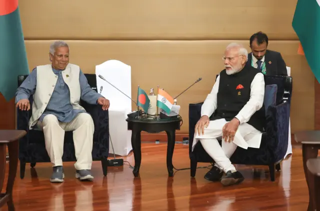 সাংগ্রিলা হোটেলে ওই বৈঠক চলেছে প্রায় চল্লিশ মিনিট ধরে