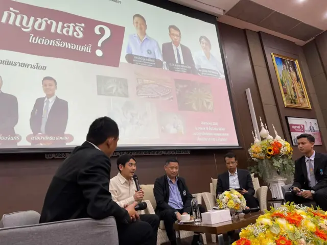 นโยบายกัญชาเสรี เป็นหนึ่งในประเด็นที่ นพ. สุภัทร วิพากษ์วิจารณ์รัฐบาลว่าส่งผลกระทบต่อประชาชนหากจัดการไม่ดี 