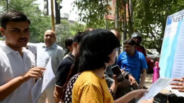 நீட் பயிற்சிக்கு பணம் இல்லாததால், மருத்துவ கனவுகளை கைவிடும் கிராமப்புற மாணவர்கள்