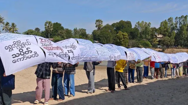 ရွှေဘိုမြို့နယ် သပိတ်ကော်မတီရဲ့ လက်ဗွေနှိပ်ကာ ရွေးကောက်ပွဲဆန့်ကျင်တဲ့ လှုပ်ရှားမှု 