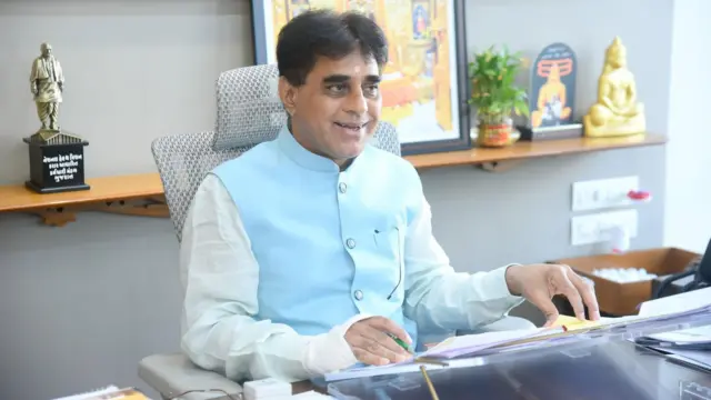 गुजरातचे आरोग्य राज्यमंत्री  प्रफुल पंसेरिया