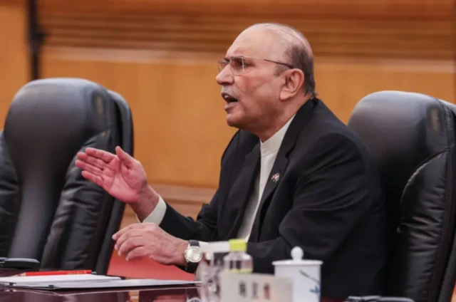 ਪਾਕਿਸਤਾਨ ਦੇ ਰਾਸ਼ਟਰਪਤੀ ਆਸਿਫ਼ ਅਲੀ ਜ਼ਰਦਾਰੀ