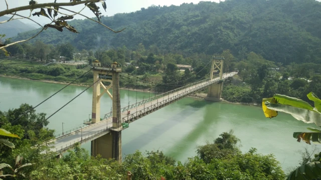 ကွမ်းလုံမှာ လက်နက်ကြီးကျလို့ ကလေးငယ်တစ်ဦးနဲ့ အမျိုးသမီး ၃ ဦးသေဆုံး၊ ဒေသခံရာကျော် ပိတ်မိနေ