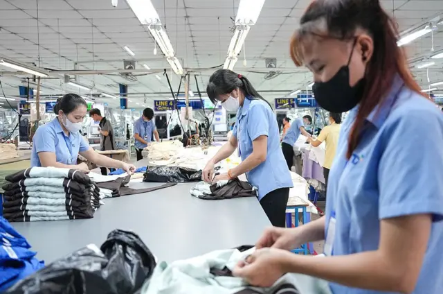 Dệt may được coi là ngành bị ảnh hưởng nặng với mức thuế suất mới