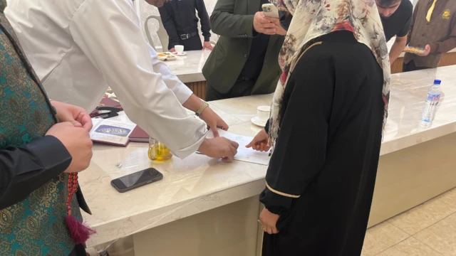 رضایت همه طرفین قبل از ازدواج اخذ می‌شود.