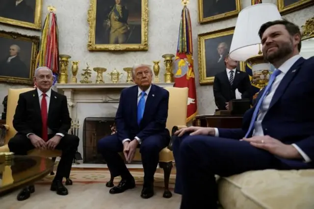 इजरेली प्रधानमन्त्री नेतन्याहू, अमेरिकी राष्ट्रपति ट्रम्प र अमेरिकी उपराष्ट्रपति जे डी भान्स 