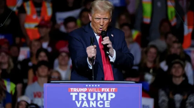 ਡੋਨਾਲਡ ਟਰੰਪ ਇਕ ਚੋਣਾਵੀ ਸਭਾ ਦੌਰਾਨ 