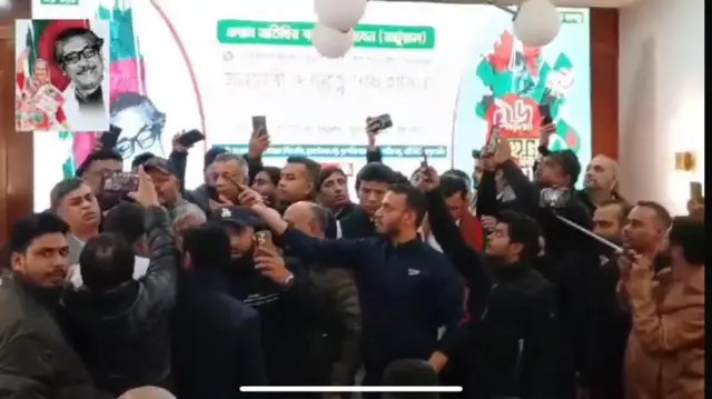 নিউইয়র্কে আওয়ামী লীগের সভায় বক্তব্য দেন শেখ হাসিনা।