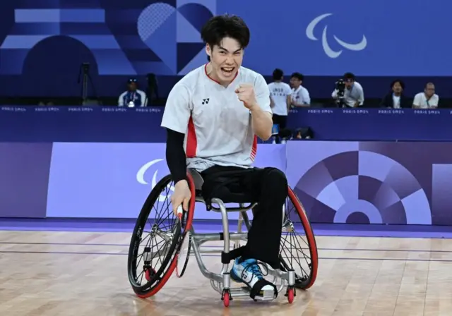 ガッツポーズを取る梶原大暉