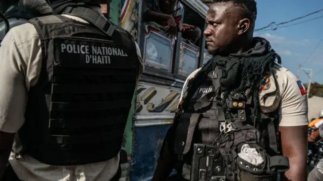 Dois policiais no Haiti