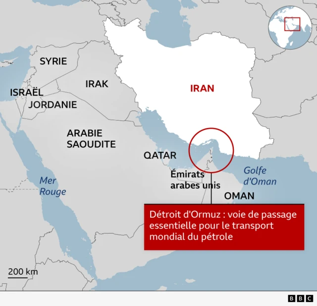 Carte de la BBC montrant le détroit d'Ormuz, au large de la côte sud de l'Iran. Les pays environnants sont en gris. Veuillez traduire tous les mots ici pour les personnes malvoyantes.